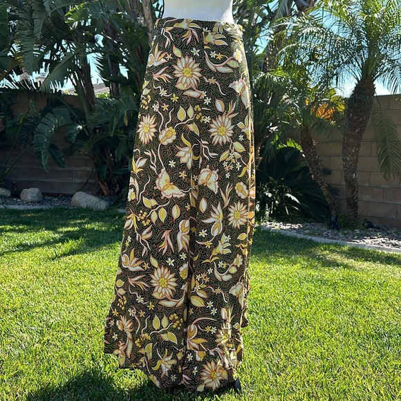 The Kooples Paris “Vintage flowers” women’s size 2 asymmetrical blk/yellow skirt - Picture 7 of 11